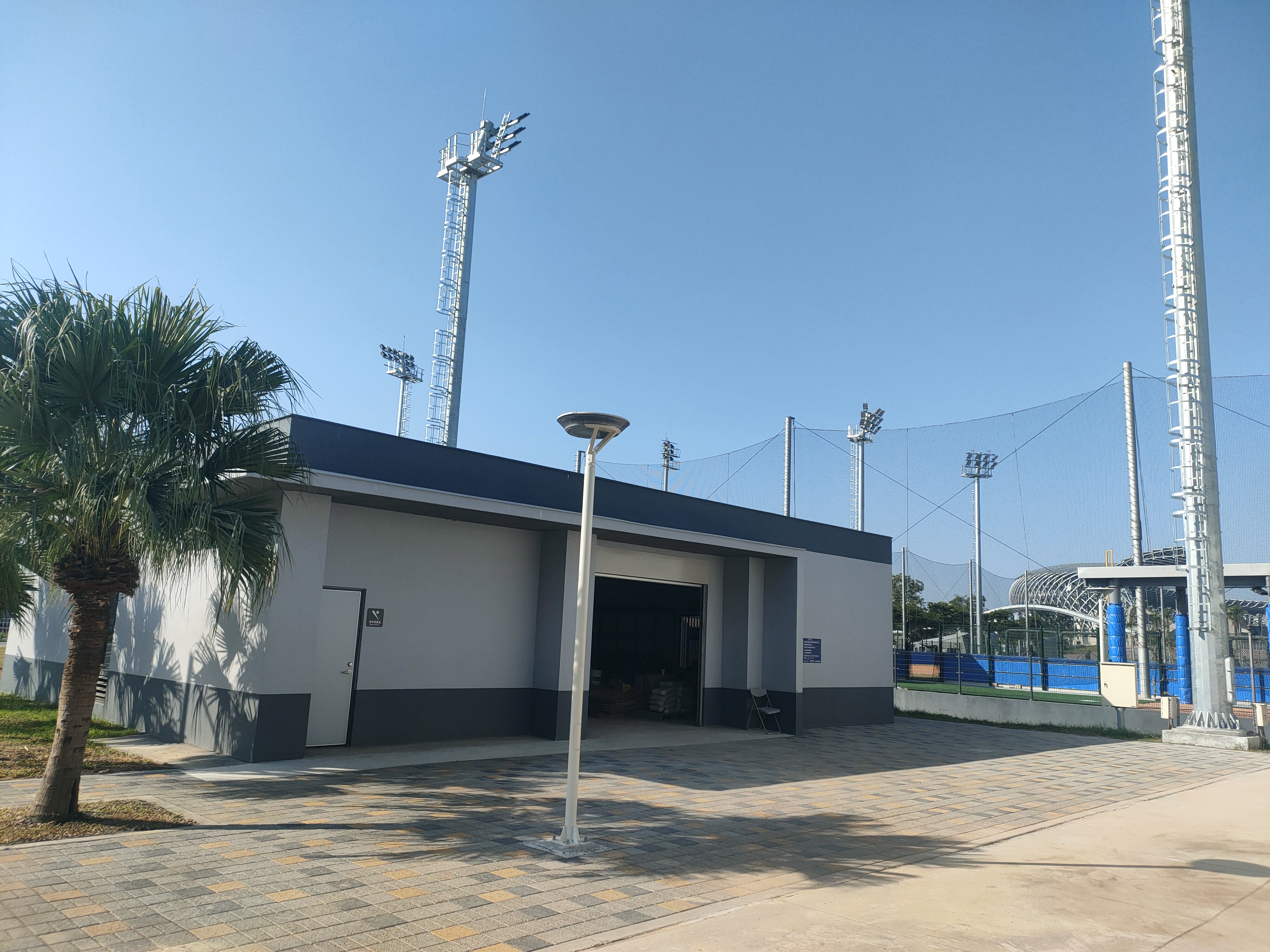 (圖)National Sports Training Center baseball and softball equipment storage room.